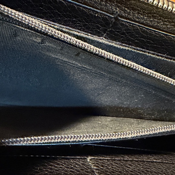 Gucci Shiny Black Leather Zip-Around Wallet - Picture 7 of 8